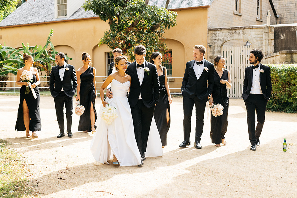 Estate-bridal-party-at-stables-1