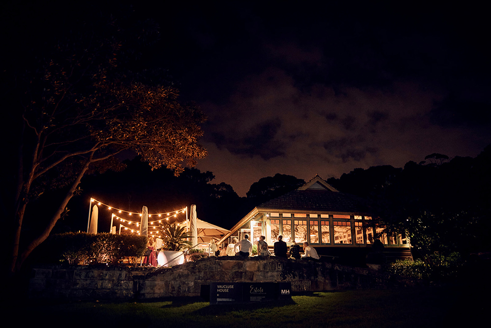 Estate-festoons-by-night